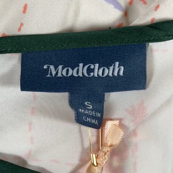 Modcloth Picnic Print 3 Tie Keyhole Sleeveless Blouse Size Small Picnic Food NWT - Picture 9 of 10